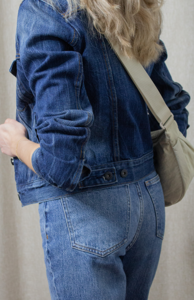 Canadian Tuxedo! Stylish content creator wearing a denim jacket and jeans paired with a blue undershirt. Completing the look with a chic round mini crossbody bag in natural color from UNIQLO.