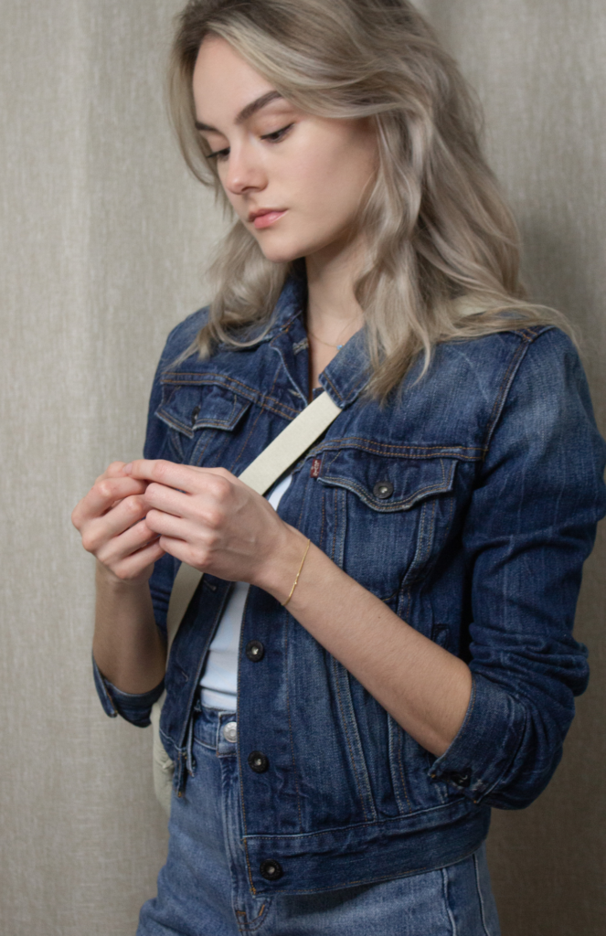 Canadian Tuxedo! Stylish content creator wearing a denim jacket and jeans paired with a blue undershirt. Completing the look with a chic round mini crossbody bag in natural color from UNIQLO.