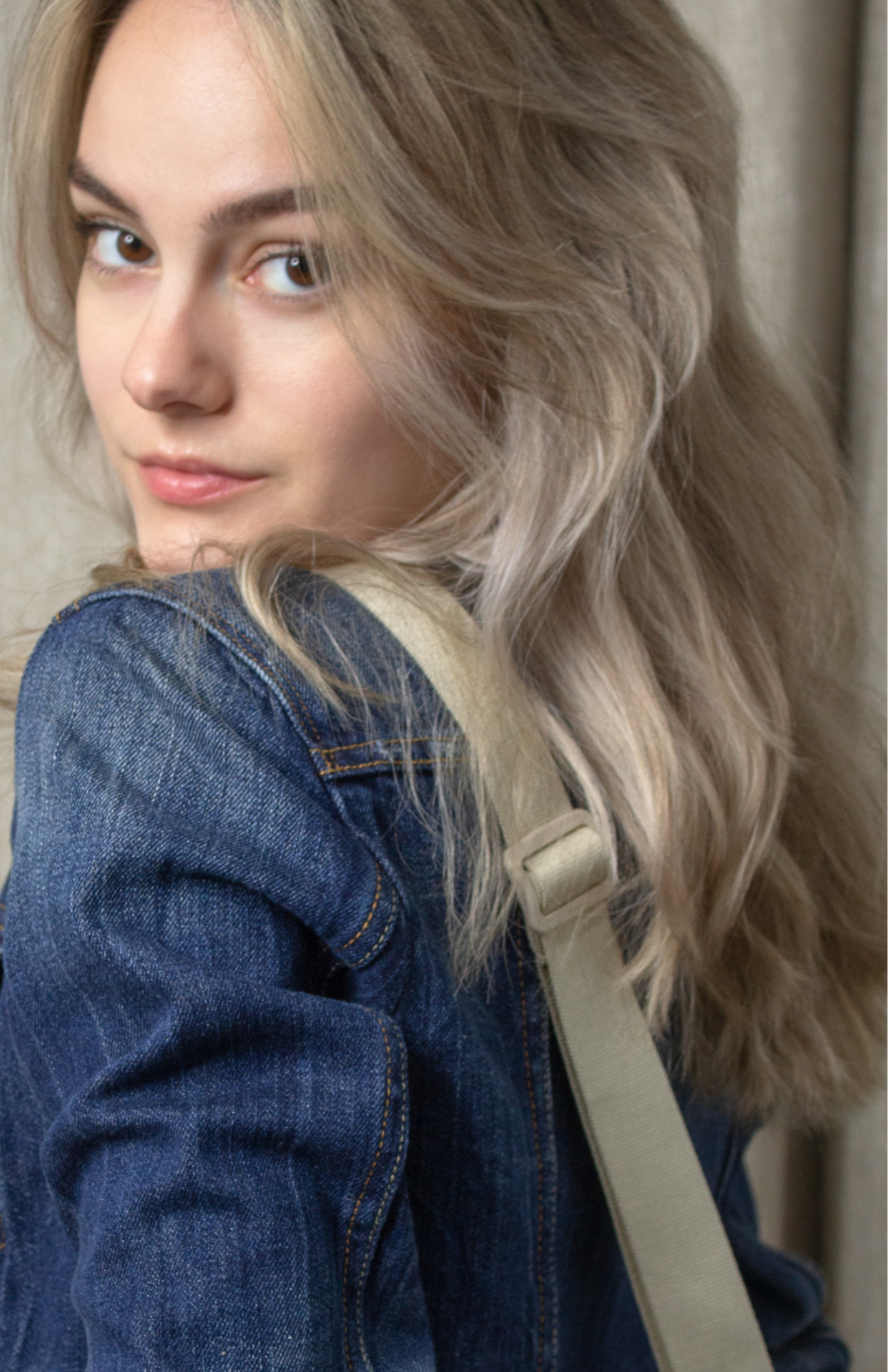 A close-up of a content creator’s healthy hair with a silky smooth, shiny finish, showcasing the results of effective hair care products.