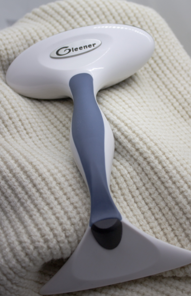 GLEENER Fabric Shaver and Lint Brush with interchangeable edges for knitwear care.