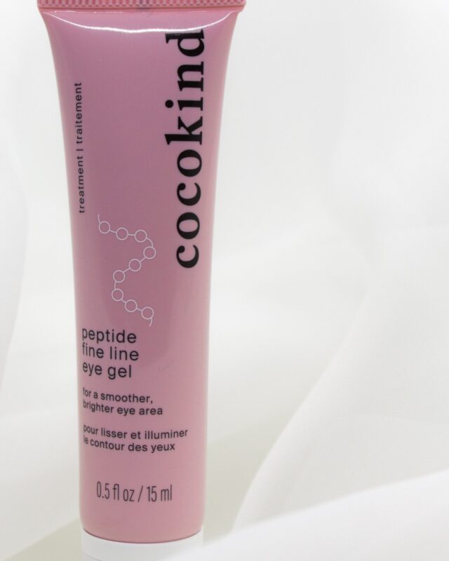 ✨ Loving this Peptide Eye Gel from @cocokind 💧
Lightweight, fragrance-free, and full of skin-loving ingredients like peptides + ceramides.
No irritation—just calm, bright, hydrated eyes. 💚
#peptideeyegel #skincarefavorites #cocokind #eyegel #sensitiveskinfriendly